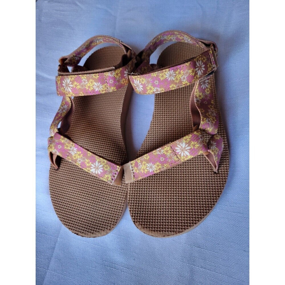 TEVA Flatform  Sandal Universal In Brown Floral Size 7